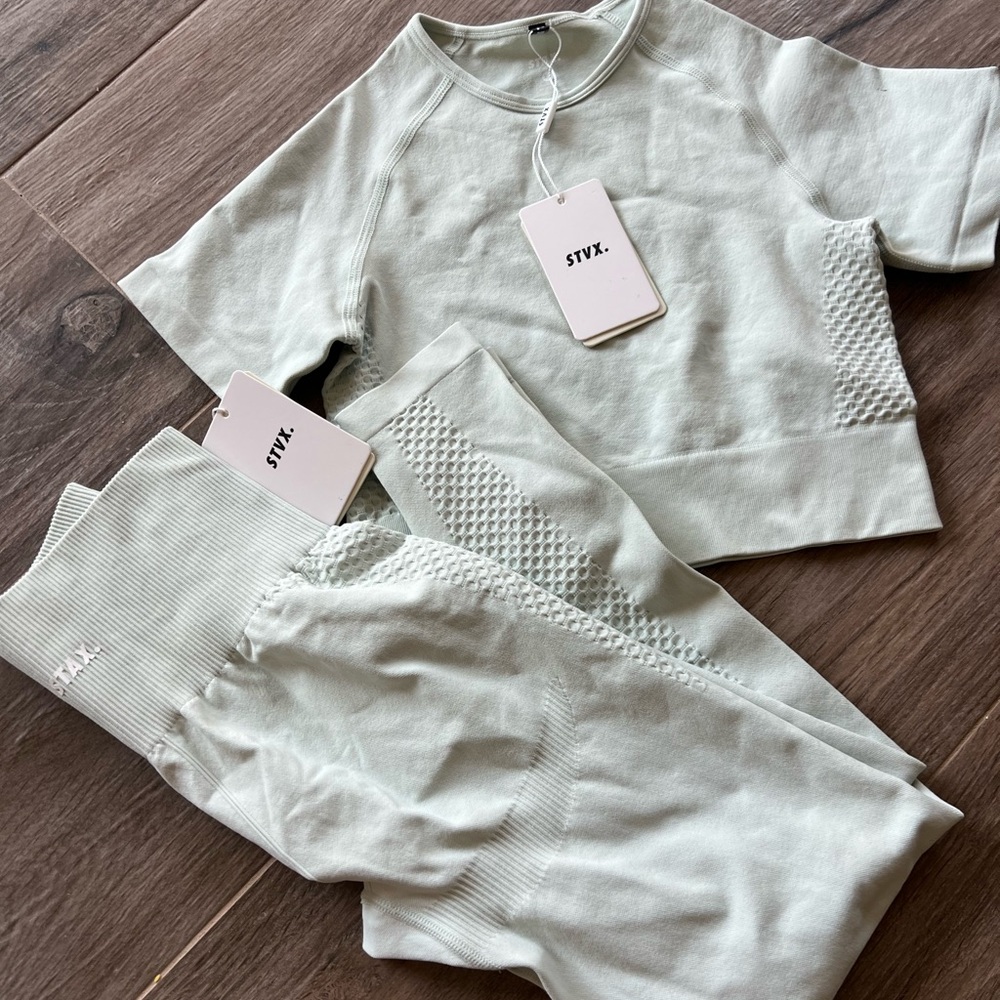 STAX SET OLIVE ACTIVEWEAR SET - Picture 2 of 13